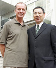 国際学部 フランク・バーバリッチ先生(左)、中村洋一先生(右)